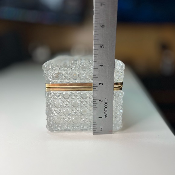 Vintage Mid 20th Century Large Diamond Cut Crystal Hinged Box. - Picture 9 of 11